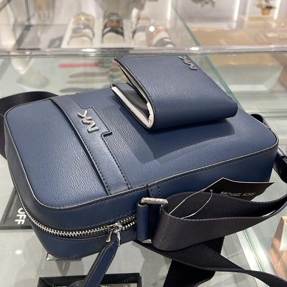 Michael Kors Cooper Flight Crossbody Bag & MK Cooper Billfold Wallet

NWT - Picture 8 of 16